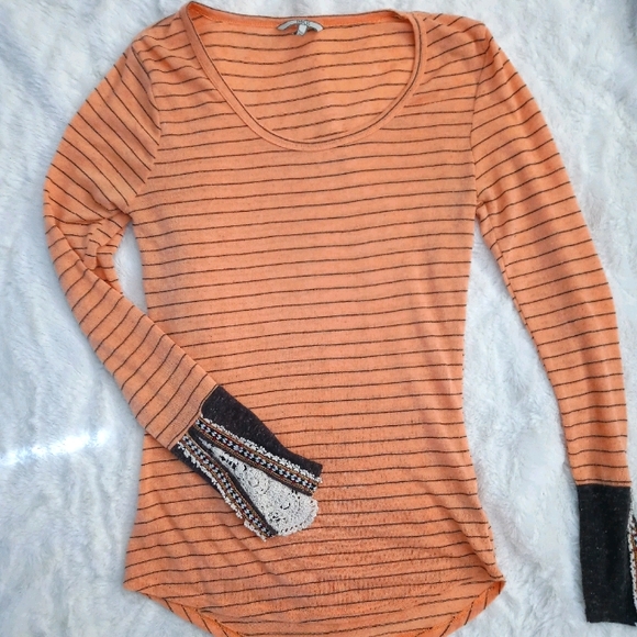 BKE Tops - BKE long sleeve embellished top